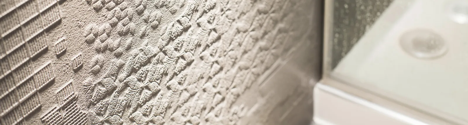 Wandstruktur im Bad – Modellierputz