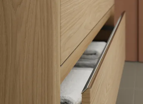 Waschtisch mit offener Schublade aus der Kollektion Oteo des Herstellers burgbad.