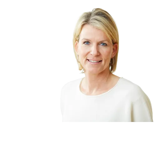 Geschäftsführerin Fei Klein vor neutralen Hintergrund.