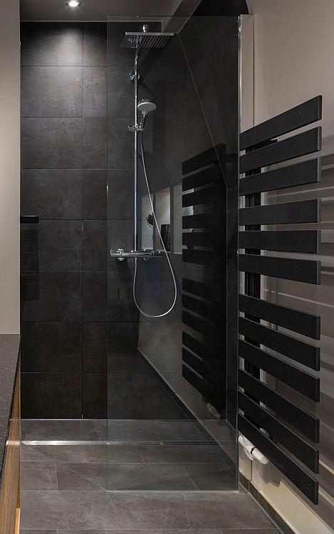 Bodenebene Dusche mit Glastrennwand von HSK