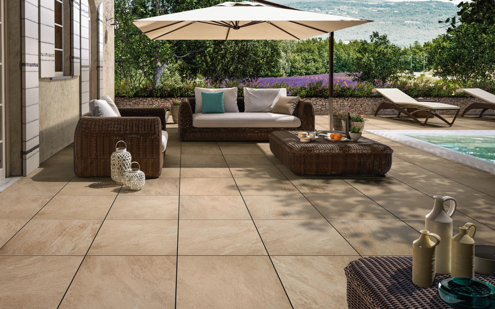 Terrasse mit Fliesen von Villeroy und Boch